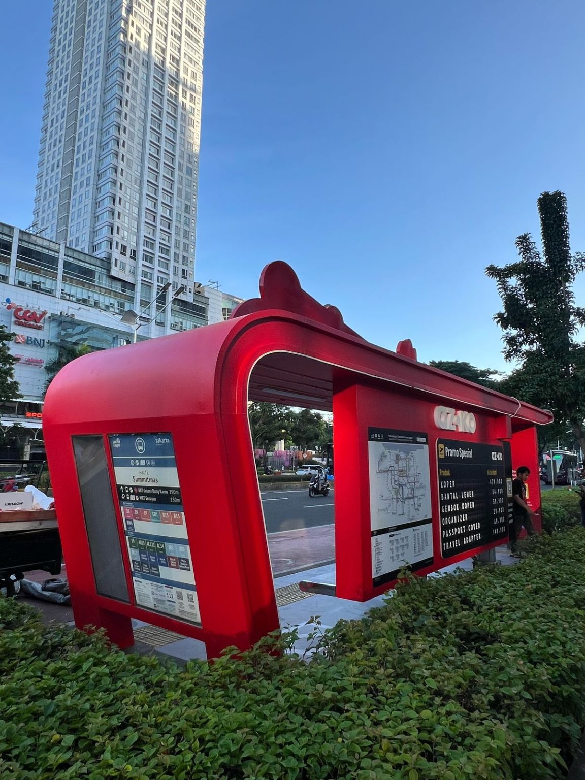 <div>Halte AZKO Summitmas from another angle&nbsp;</div>